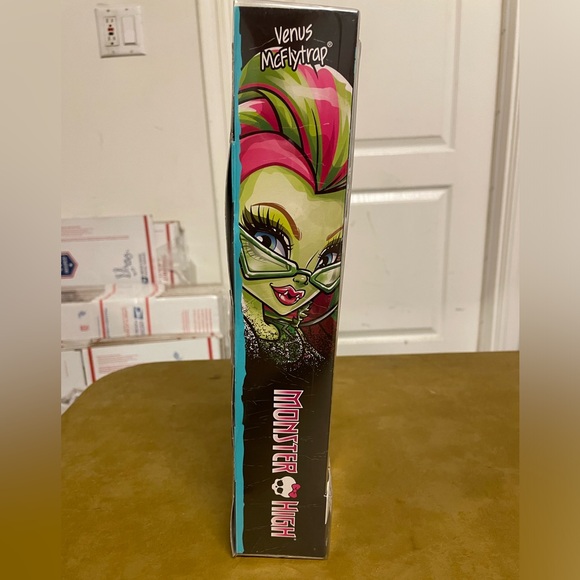 NWT NRFB Monster High Venus McFlytrap Beach Beasties 12” doll. 2015. Rare - Picture 7 of 9
